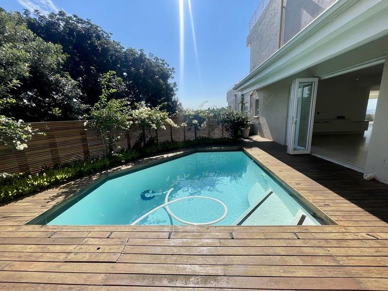 Hendra - Executive Luxury Rental in Exclusive La Lucia Estate - Photo 2