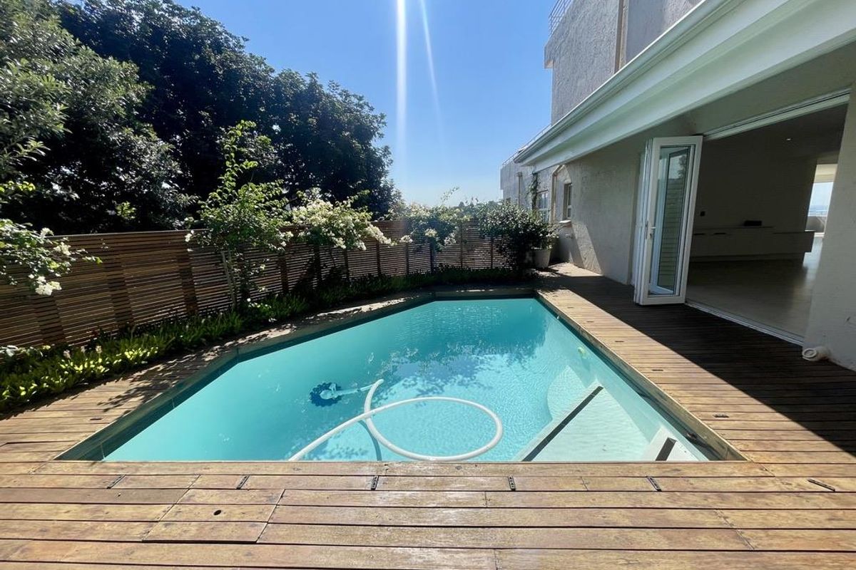 Hendra - Executive Luxury Rental in Exclusive La Lucia Estate - Photo 2