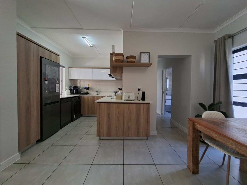 Upmarket apartment for sale - Photo 4