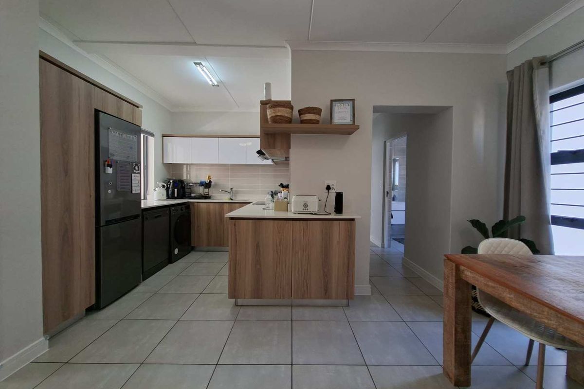 Upmarket apartment for sale - Photo 4