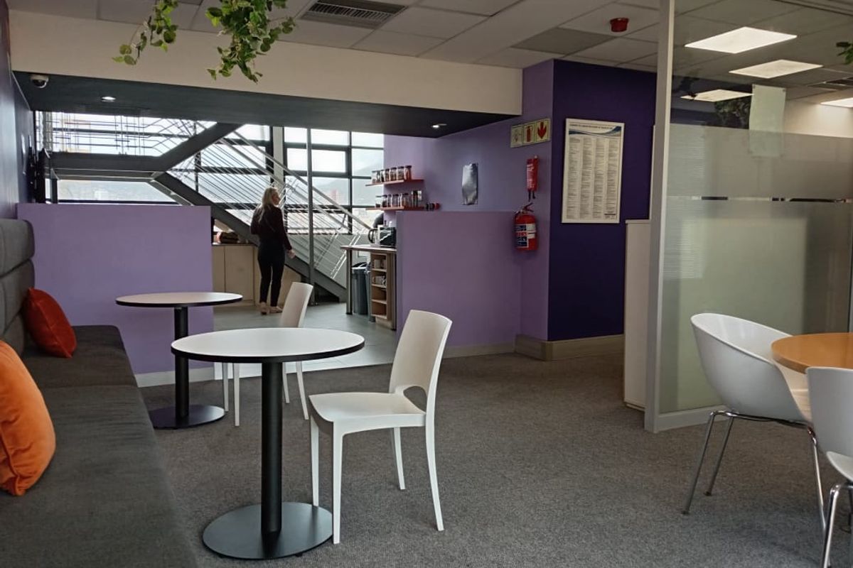 Centrally Located 534sqm Office with Security & Fiber - Photo 4