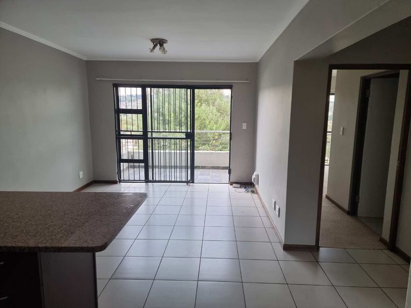 2 Bedroom 2 bathrooms modern Apartment in beautiful Golf Estate for sale R780 000 - Photo 2