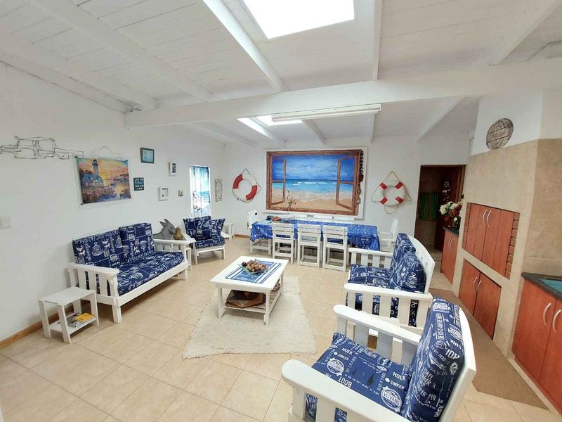 Spacious 4-Bedroom Gem: Perfect for Family & Entertaining! - Photo 9