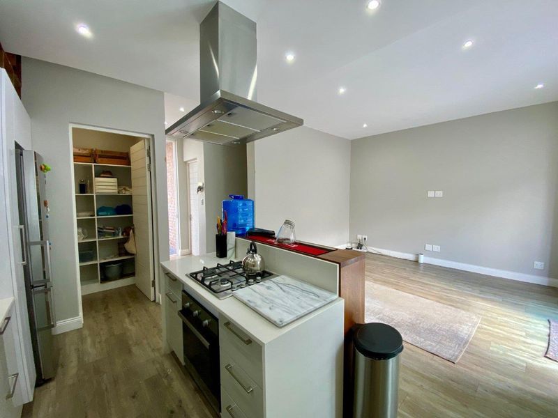 Modern Two-Bedroom Townhouse in Leafy Brooklyn – Quality Living in Gables on Marais - Photo 6