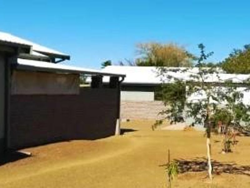 House with Flat for Sale in Westdene, Keetmanshoop - Photo 5