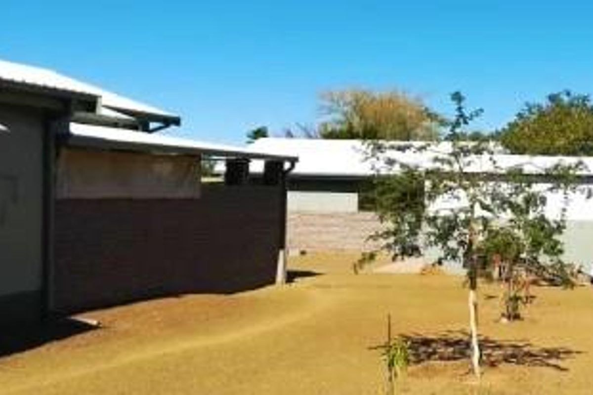 House with Flat for Sale in Westdene, Keetmanshoop - Photo 5