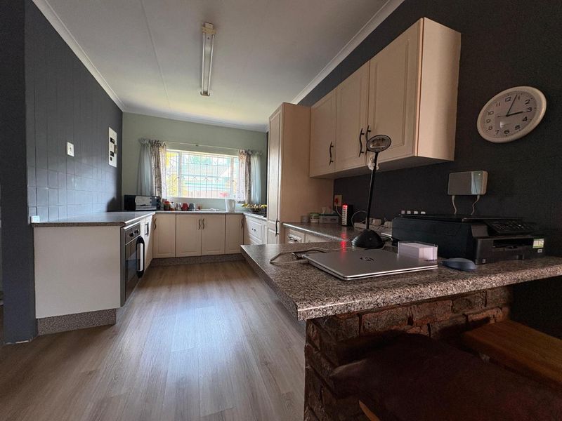 Exclusive Corner Unit with Private Garden and Double Garage - Photo 9
