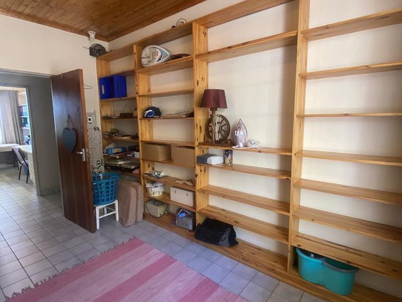 Walking distance from SA Embassy in Klein Windhoek. Live + earn in one! - Photo 10