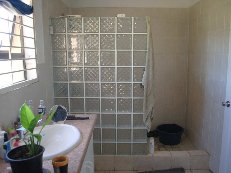 Bachelor Flat on a neat small holding (Available Plans for 2x 2 Bedroom Townhouses) - Photo 8