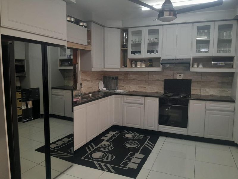 5 Bedroom House for sale in Bluff - Photo 9