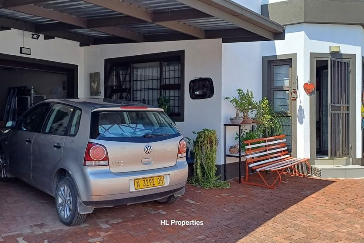 This unit stands completely on its own with own entrance. - Photo 2