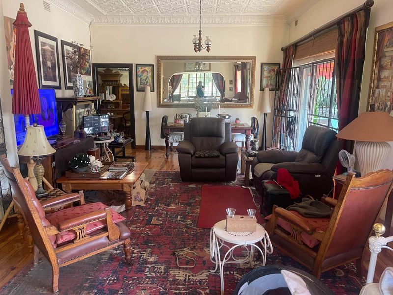 A Warm & Welcoming Kensington Gem — A Home Filled With Heart and Character - Photo 3