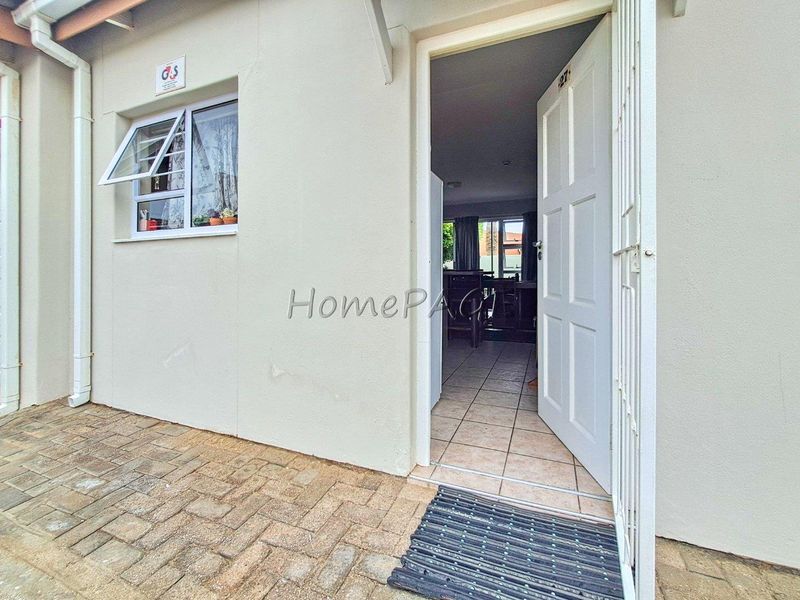 Meersig, Walvis Bay:  Quaint unit in Meersig Heights is for Sale - Photo 2