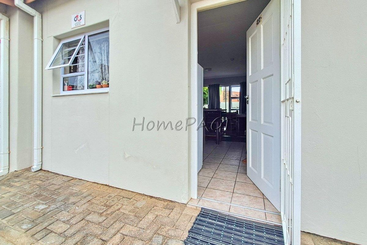 Meersig, Walvis Bay:  Quaint unit in Meersig Heights is for Sale - Photo 2