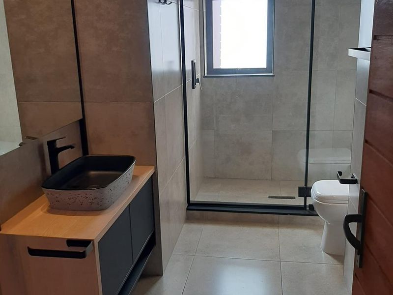 Stunning Upmarket Apartment - Photo 7