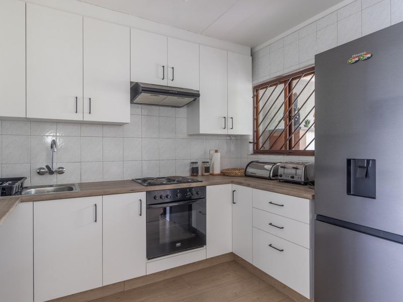 1 Bed 1 Bath for Sale in Benmore, Sandton - Photo 5