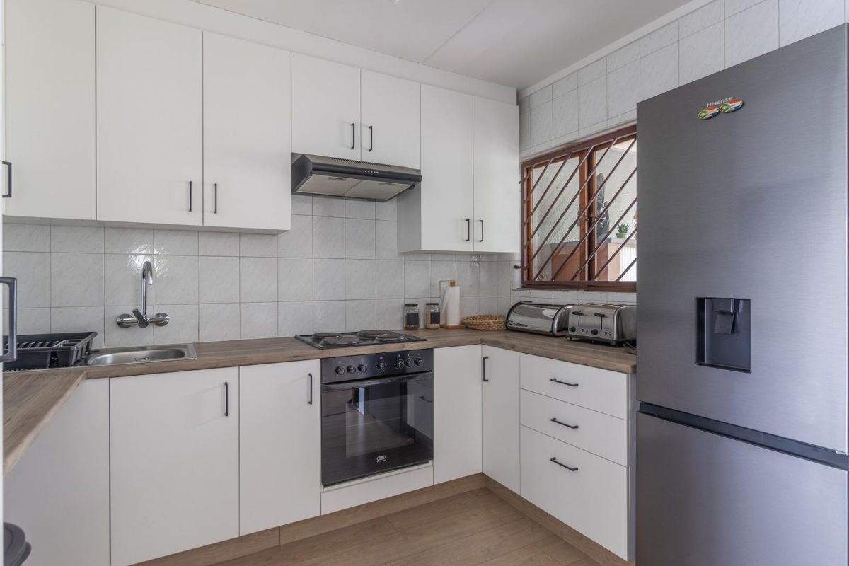 1 Bed 1 Bath for Sale in Benmore, Sandton - Photo 5