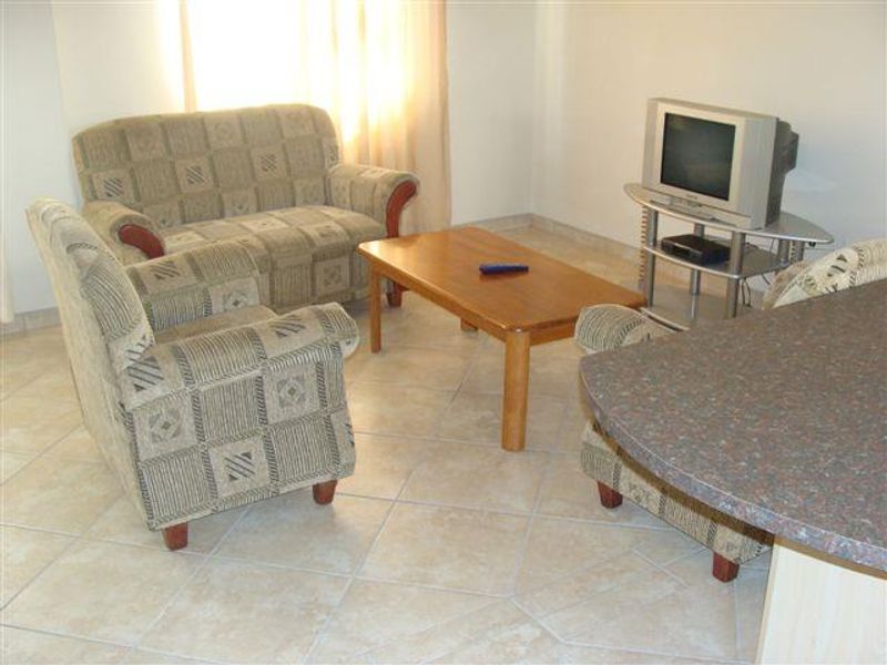 Close to all amenities - Photo 4