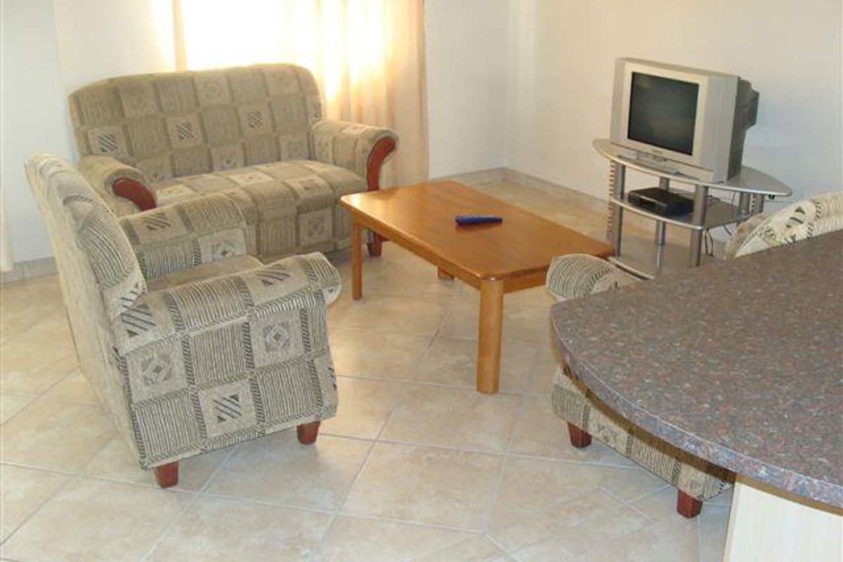 Close to all amenities - Photo 4