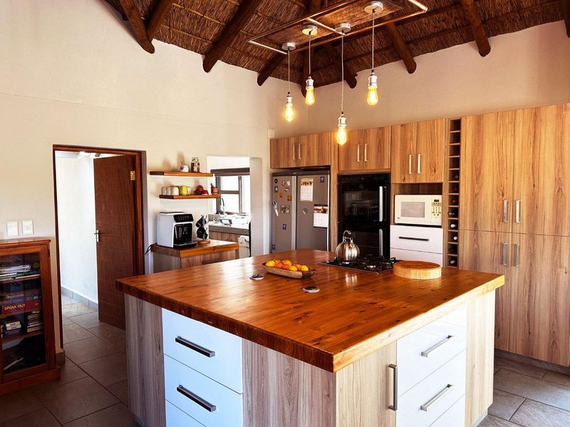 Beautifully Renovated Home with Spacious Patio and Guest Cottage - Photo 3