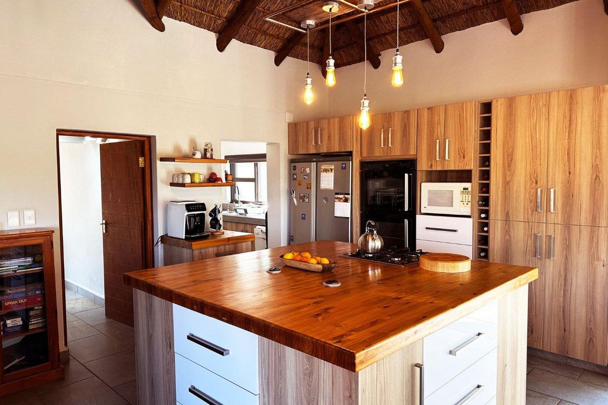 Beautifully Renovated Home with Spacious Patio and Guest Cottage - Photo 3