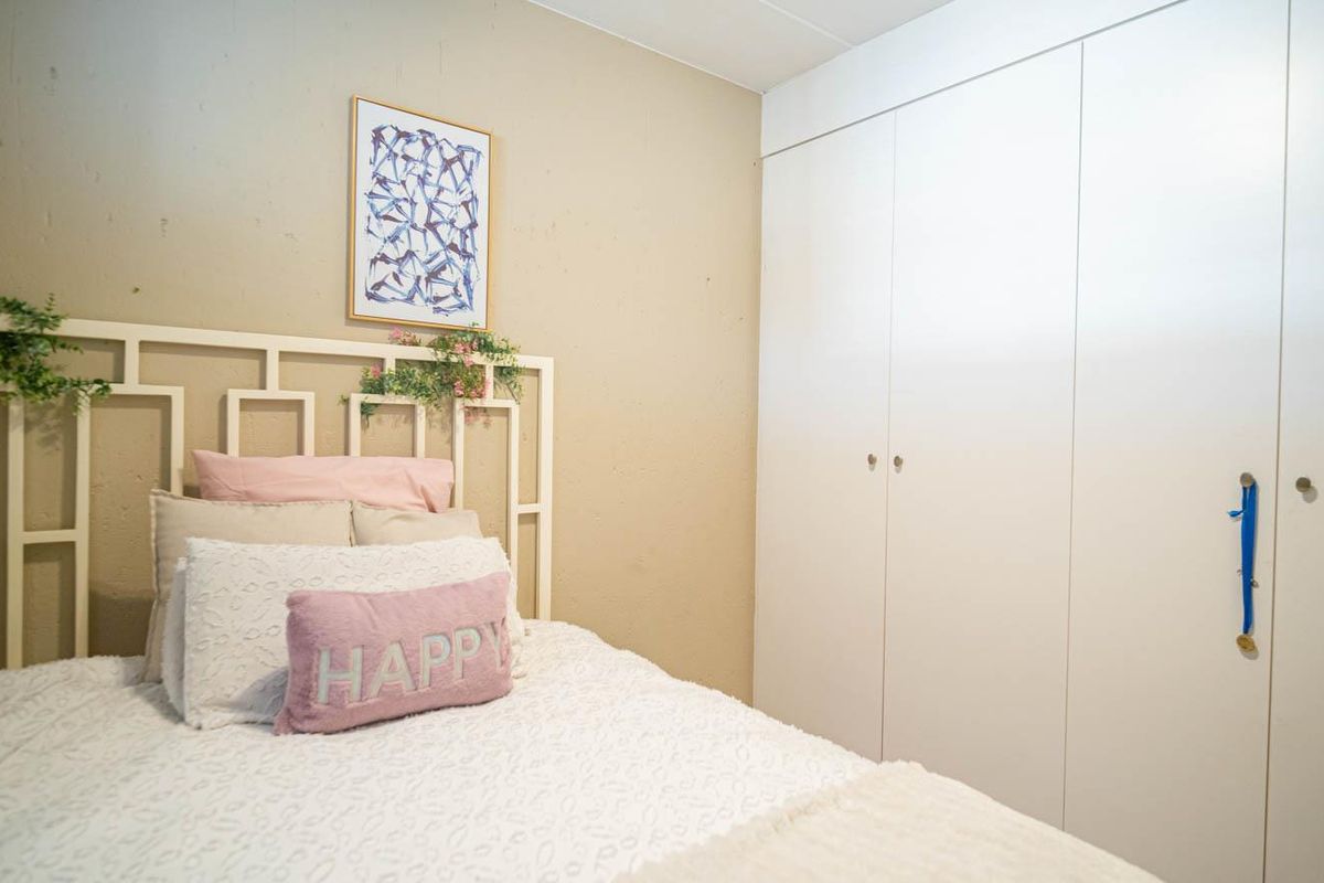 Top Floor 2 Bed Apartment with Balcony - Photo 5