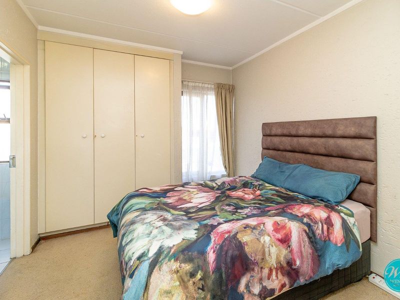 Ideal First Time Buy - Secure Lock-Up and Go Apartment! - Photo 7
