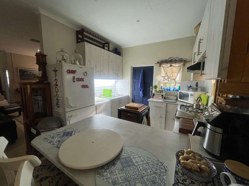 Versatile 5-Bedroom Family Home with Excellent Dual-Living Potential - Photo 10