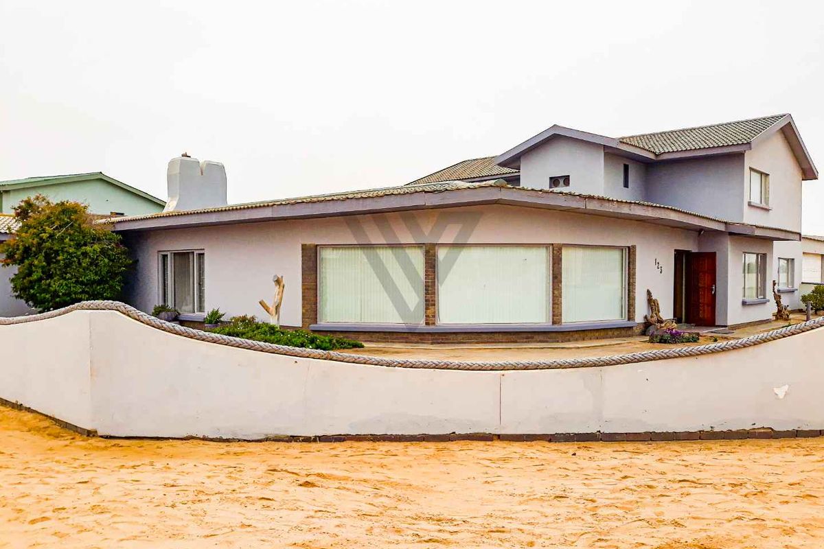 Spacious 6 Bedroom Home with 2 Bedroom Flatt. - Photo 5