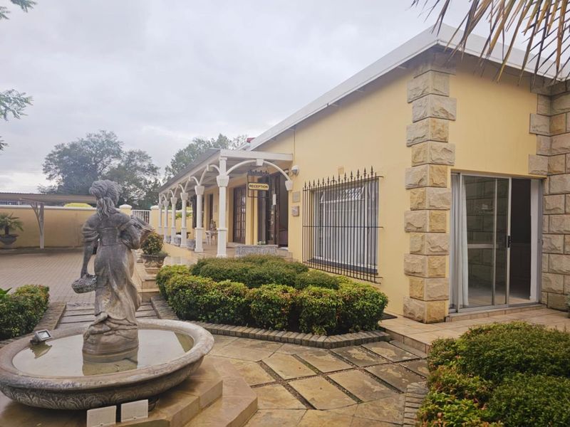 **Discover Luxurious Four-Star Accommodation with Roman Elegance** - Photo 3