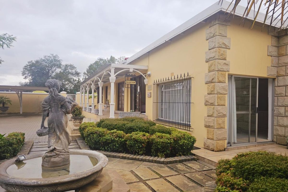 **Discover Luxurious Four-Star Accommodation with Roman Elegance** - Photo 3