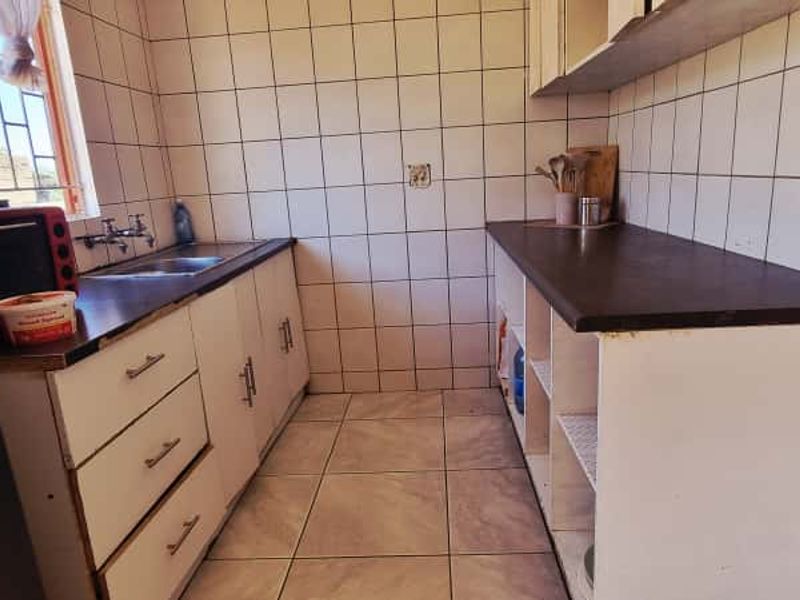 Goreangab 5 bedroom house - Photo 3