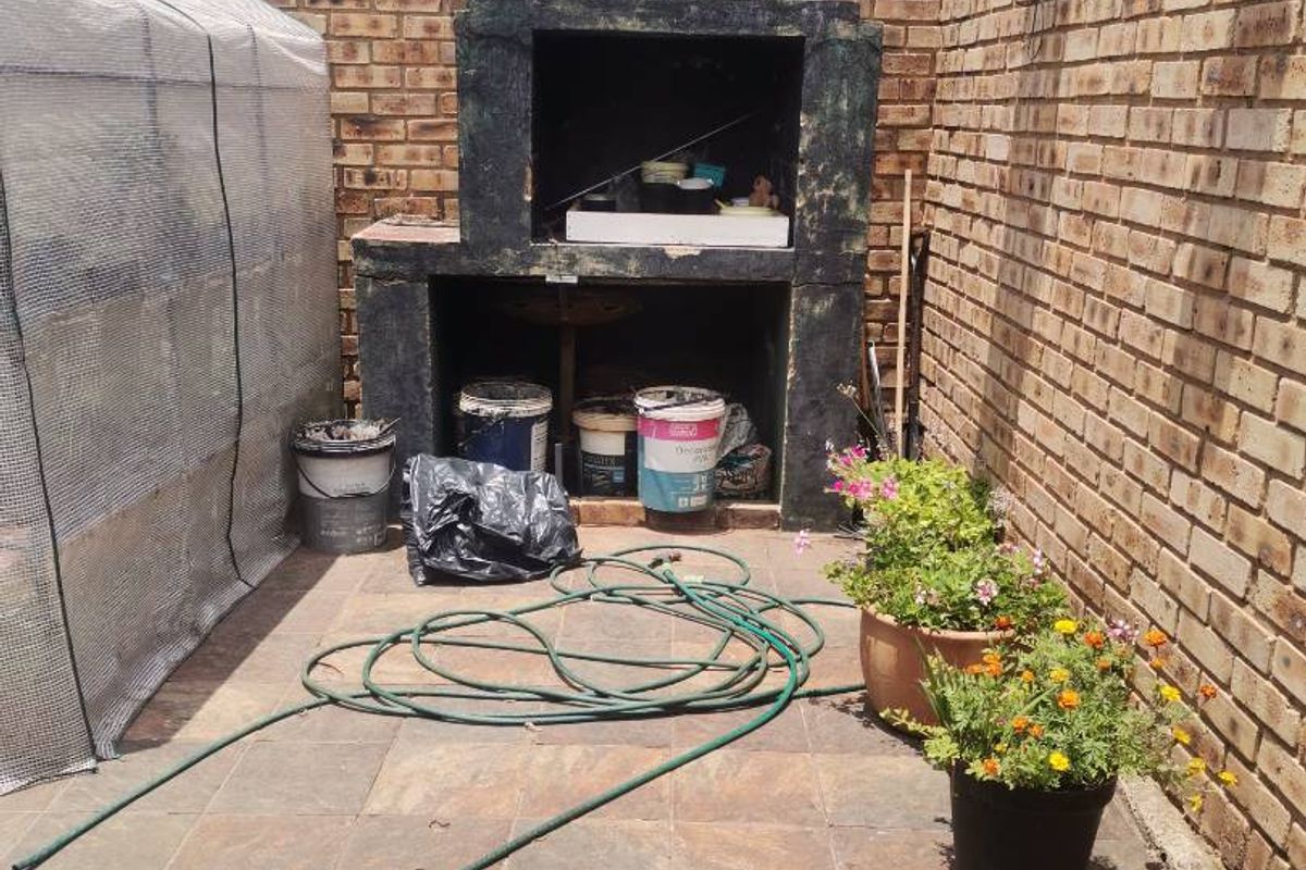 4 Bedroom House For Sale in Vanderbijlpark SE1 - Photo 3