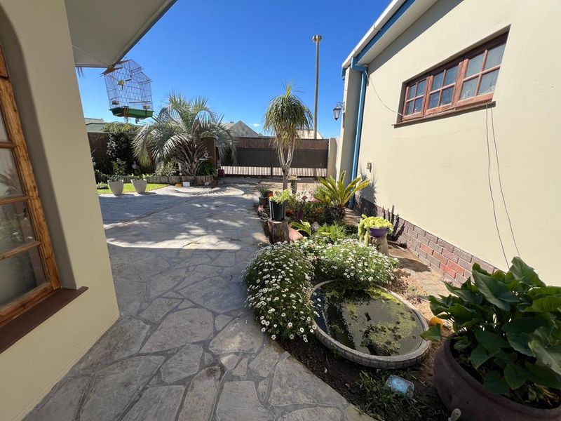 FOR SALE: 4-BEDROOM HOUSE WITH 2-BEDROOM FLAT – OCEAN VIEW - Photo 3