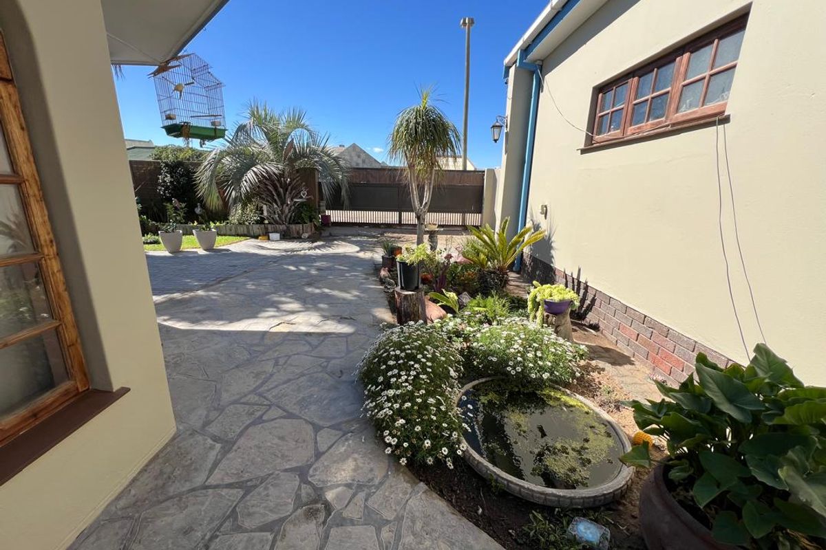 FOR SALE: 4-BEDROOM HOUSE WITH 2-BEDROOM FLAT – OCEAN VIEW - Photo 3