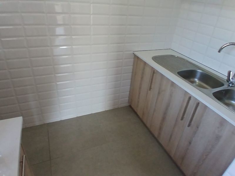 4 Bedroom family home to rent in Pellissier - Photo 5