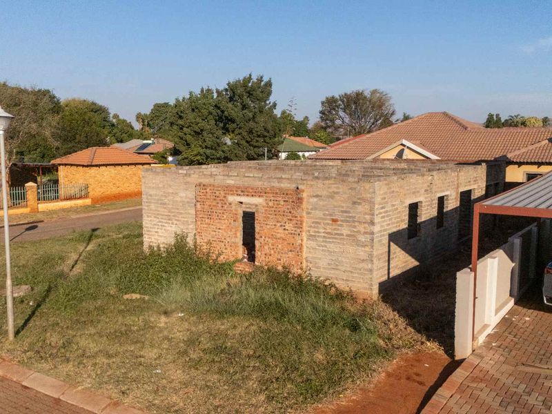 VACANT LAND WITH HALF-BUILT HOUSE FOR SALE IN VILLA CLARINA ESTATE - Photo 4