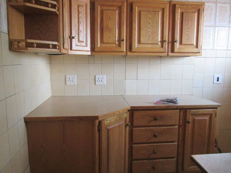 A BEAUTIFUL , NEAT AND CLEAN [2] TWO BEDROOMS APARTMENT FOR SALE IN PRETORIA WEST [ BARGAIN ] - Photo 9