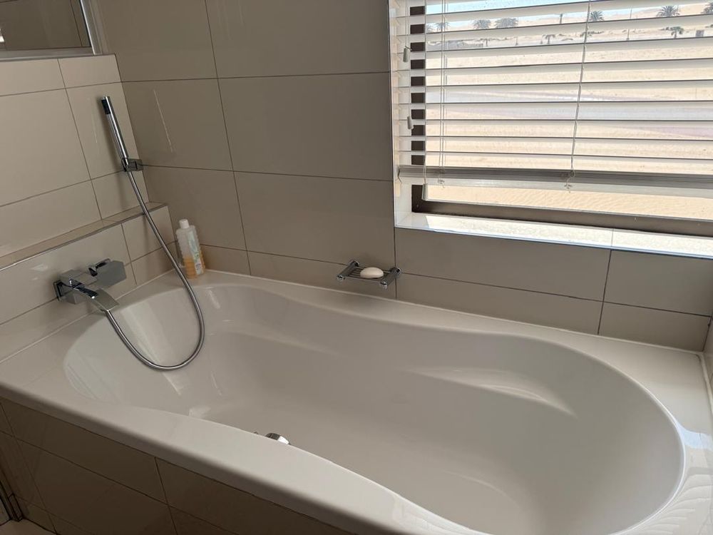 Bedroom 5 en-suite bathroom 