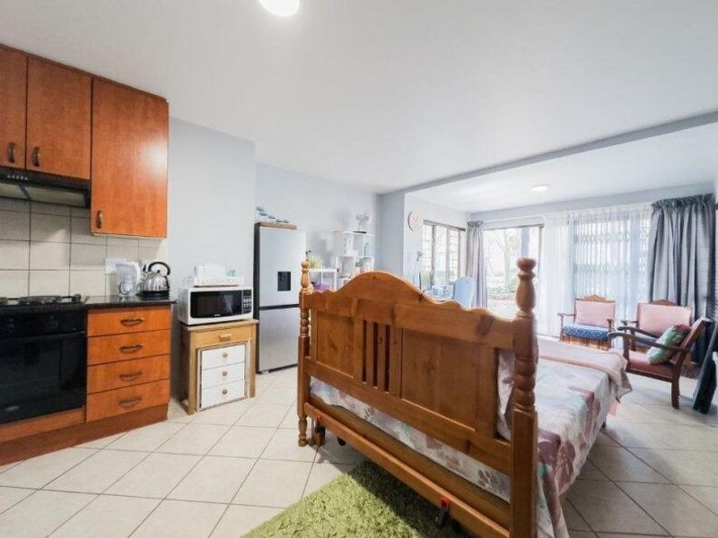 Spacious bachelor ground unit in Oukraal Estate - Photo 3