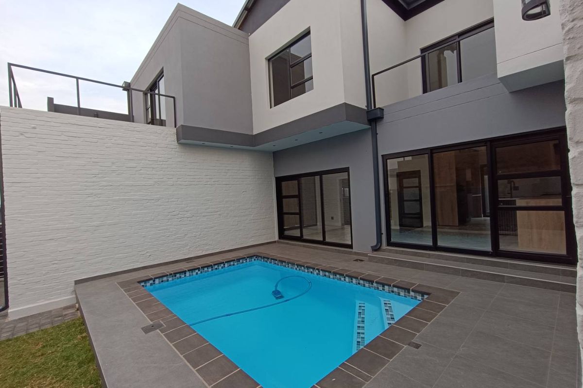 MIDSTREAM - FOUNTAIN BROOK - BRAND NEW 4 BEDROOM HOUSE READY TO MOVE IN! - Photo 2