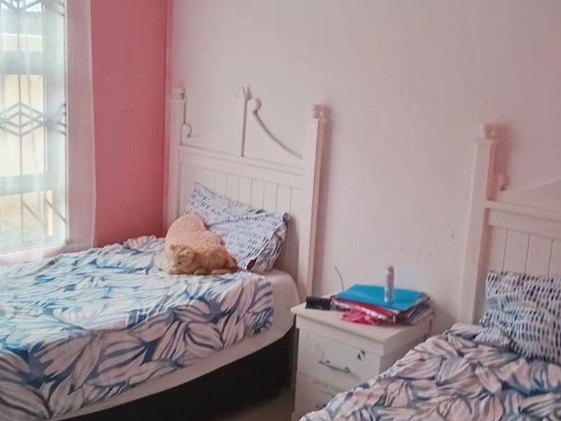 Beautiful Home awaiting it's new owners - Photo 7