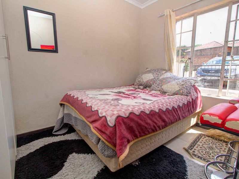 Ground Floor Apartment in Beautifully Kept Complex - Photo 8