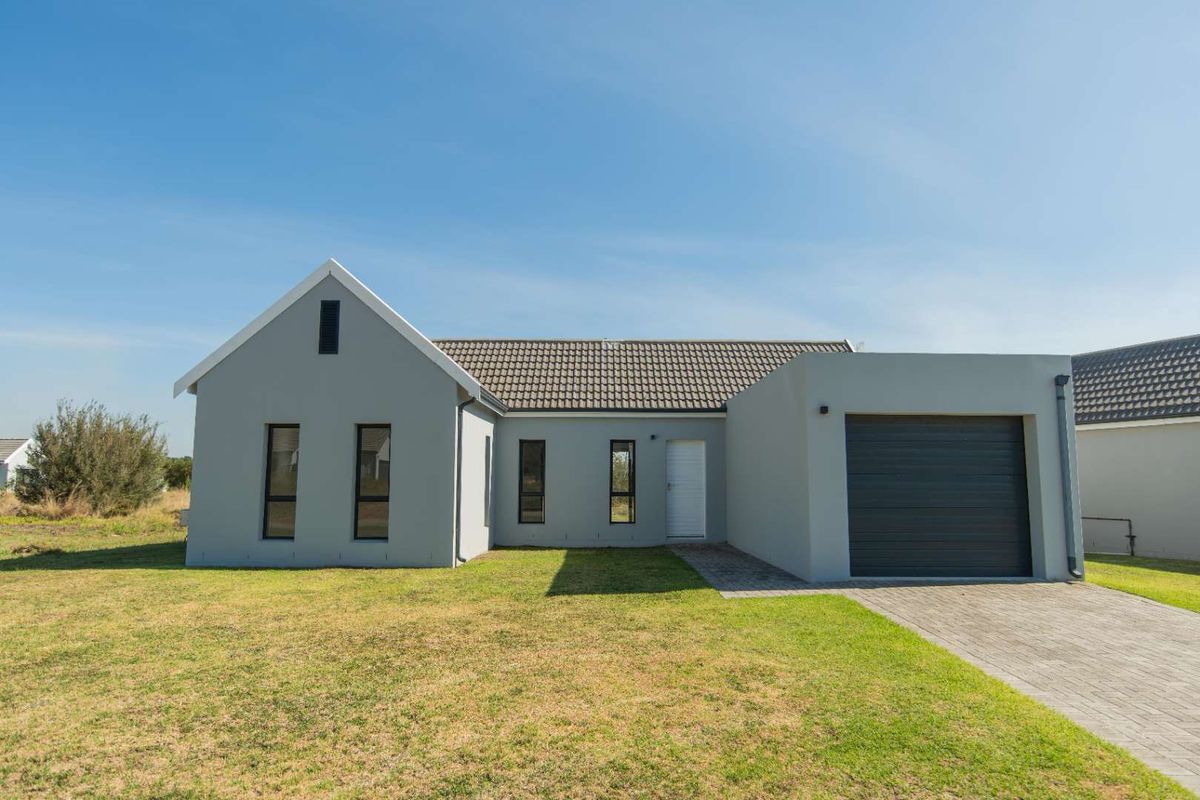 Wedgewood Golf Estate Living: Golf, Nature & Work-from-Home Comfort! - Photo 5