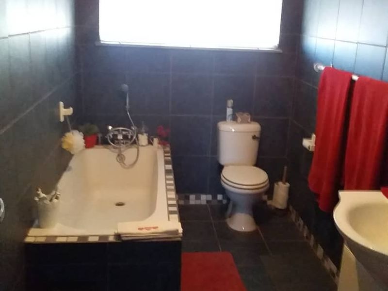 Farm in the South of Namibia, well established infrastructure and sufficient grazing.  Two farmhouses, outbuildings and staff accomodation - Photo 6