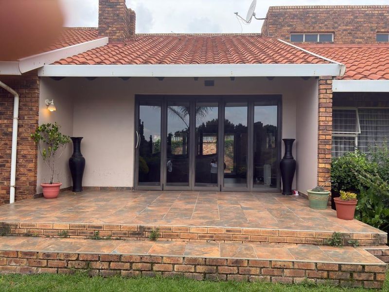 An Immaculate House in a Quiet Sought Suburb in Terenure Ext12 - Photo 4