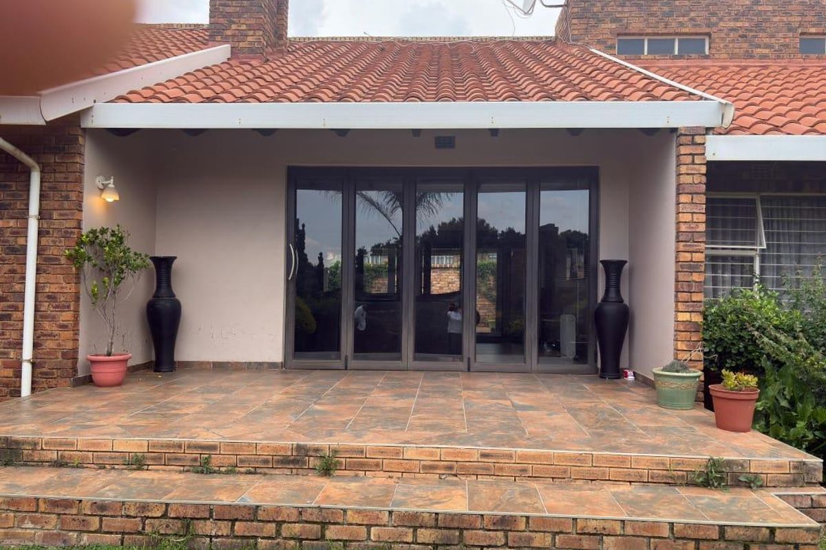 An Immaculate House in a Quiet Sought Suburb in Terenure Ext12 - Photo 4
