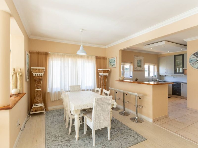 Spacious Coastal Villa – Ideal Lock-Up-and-Go or Permanent Residence - Photo 8