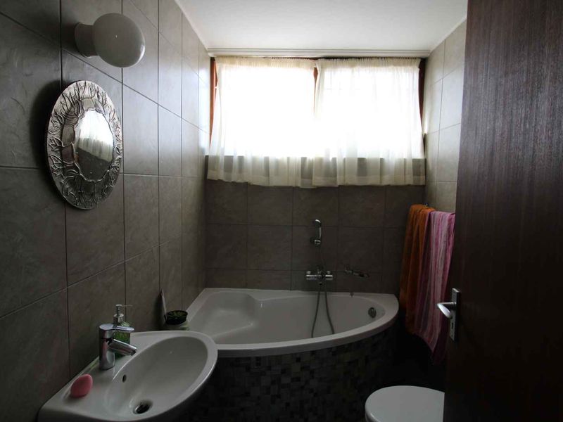 Family home in sought after area - Photo 8