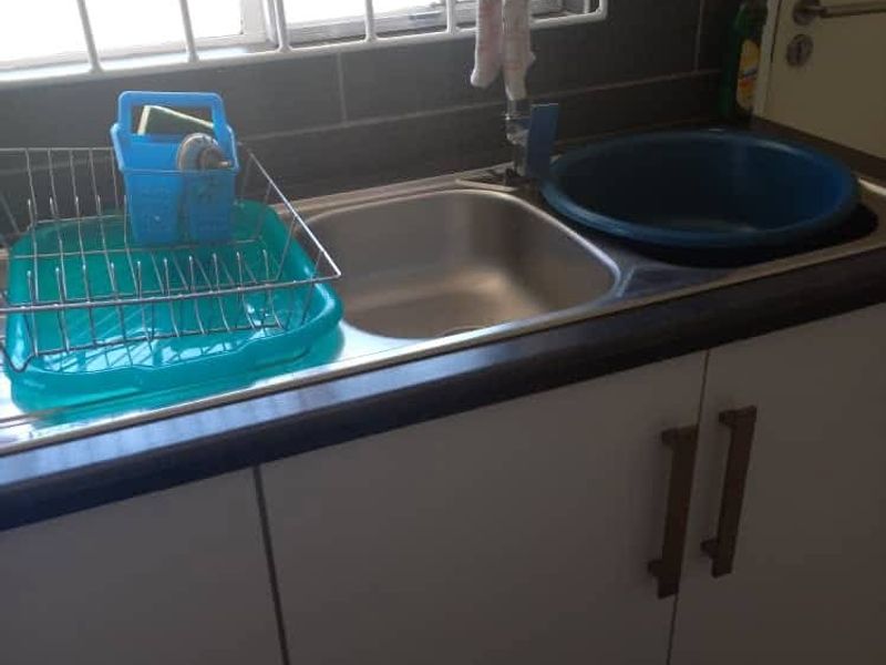 Lovely property situated in a safe area and within walking distance from the Mall, Gym and shops - Photo 5